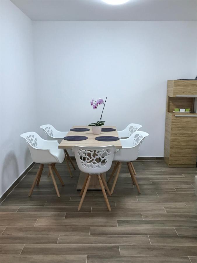 Apartmani Matea Cres Eksteriør billede