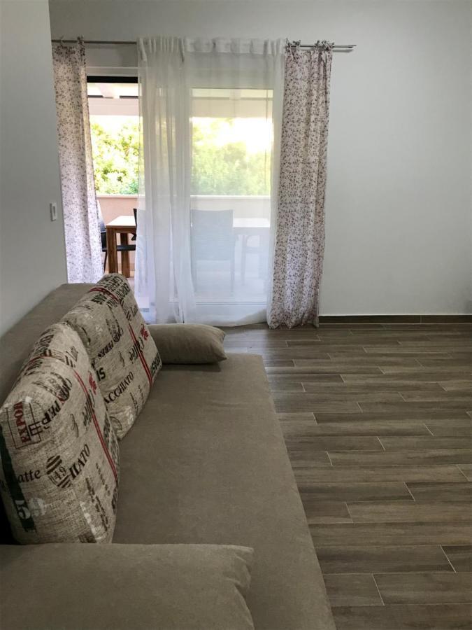 Apartmani Matea Cres Eksteriør billede
