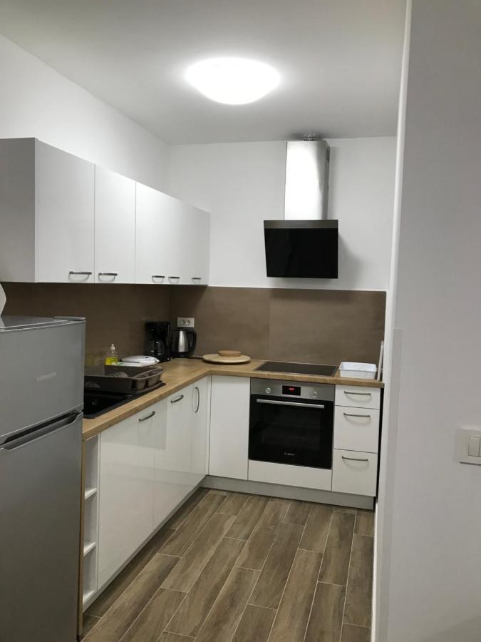 Apartmani Matea Cres Eksteriør billede