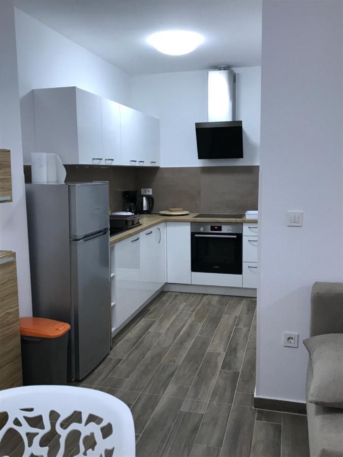 Apartmani Matea Cres Eksteriør billede