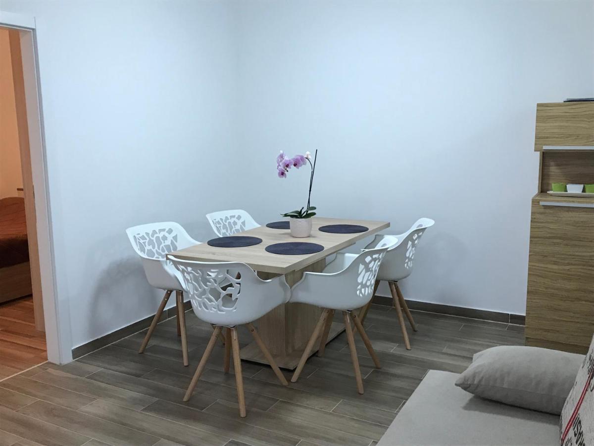 Apartmani Matea Cres Eksteriør billede